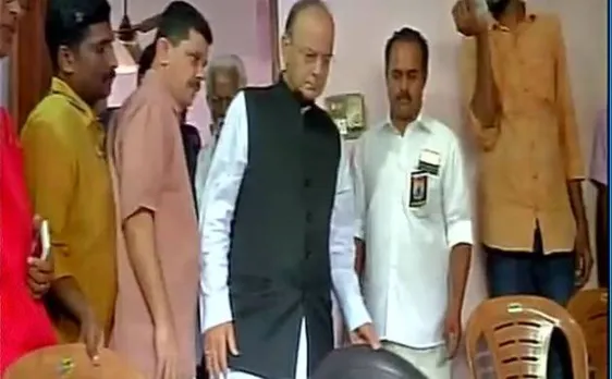 केरल: राजनीतिक हिंसा में मारे गए RSS कार्यकर्ता के परिवार से मिले जेटली, मुख्यमंत्री विजयन ने बुलाई सर्वदलीय बैठक
