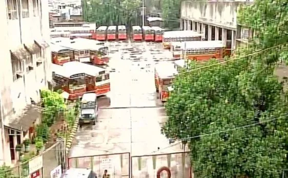 मुंबईः रक्षाबंधन के दिन बेस्ट बस के कर्मचारी कर रहे हैं हड़ताल