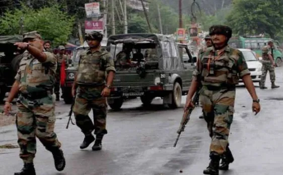 जम्मू-कश्मीर: पुलिस ने हिजबुल मुजाहिद्दीन के 3 आतंकवादी किए गिरफ्तार