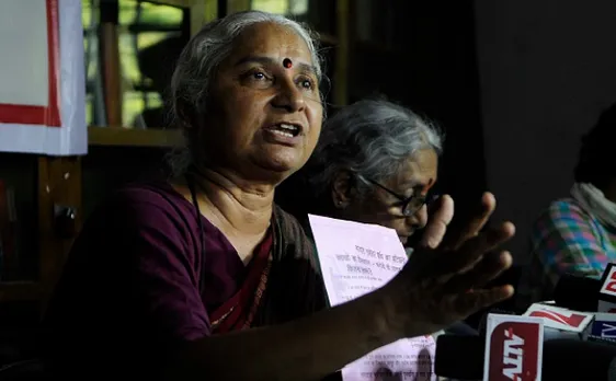 नर्मदा बचाओ आंदोलन: मेधा पाटकर अस्पताल से तो छूटीं, गिरफ्तार कर भेजी गईं जेल