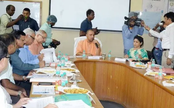 सीएम योगी आदित्यनाथ ने 11 अधिकारियों को किया निलंबित, काम में लापरवाही बरतने का है आरोप