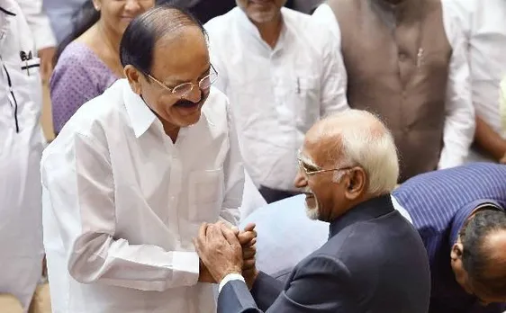 हामिद अंसारी के बयान पर नायडू बोले, अल्पसंख्यकों के बीच असुरक्षा की बात महज ‘राजनीतिक प्रचार'