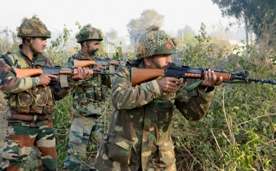 पाकिस्तानी गोलीबारी में भारतीय जवान शहीद, महिला की मौत