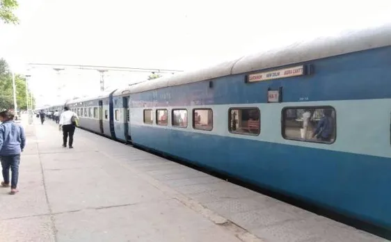हरियाणा: दिल्ली-बल्लभगढ़ रूट पर हिंसा, 2 को चलती ट्रेन से फेंका, 1 की मौत