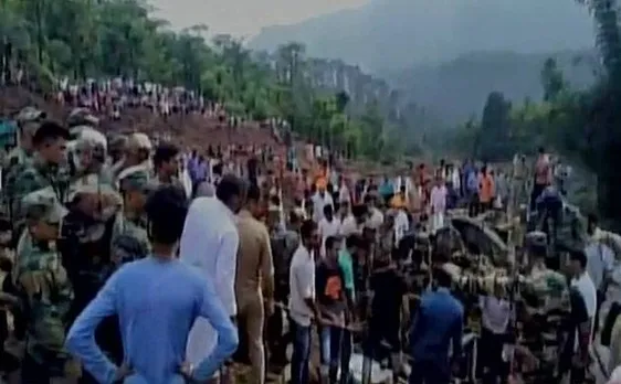 हिमाचल प्रदेश: मंडी में भूस्खलन, खाई में गिरी दो बसें, 46 शव बरामद किये गए