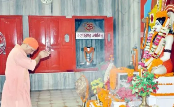 गोरखपुर में बच्चों की मौत पर मातम के बीच CM योगी ने जन्माष्टमी के भव्य आयोजन के आदेश दिए