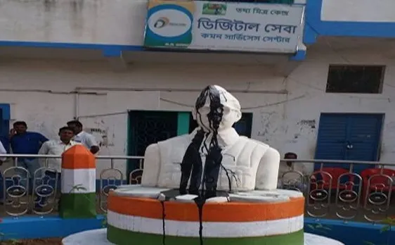 पश्चिम बंगालः नेताजी सुभाष चंद्र बोस के प्रतिमा पर फेंकी स्याही, मूर्ति को किया क्षतिग्रस्त