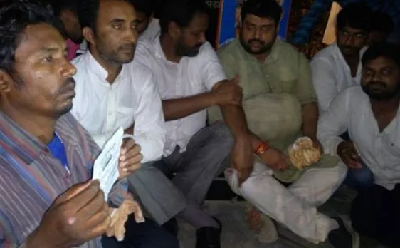 गोरखपुर हादसा: मृत बच्चों के परिजनों ने स्वास्थ्य मंत्री के ख़िलाफ़ FIR दर्ज़ नहीं होने पर किया विरोध प्रदर्शन