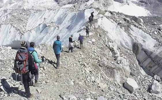 कैलाश मानसरोवर यात्रा में बादल फटने से हालात बेकाबू, यात्रियों को किया एयरलिफ्ट