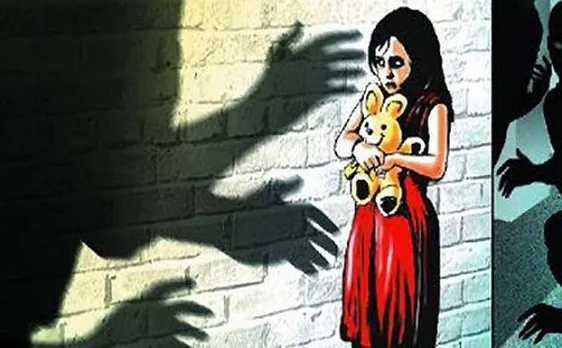 दिल्ली: चॉकलेट देकर 8 साल की बच्ची को फुसलाया, सुनसान इलाके में ले जाकर किया बलात्कार