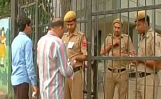 उपचुनाव वोटिंग: दिल्ली में केजरीवाल का टेस्ट, गोवा में पर्रिकर की दांव पर साख