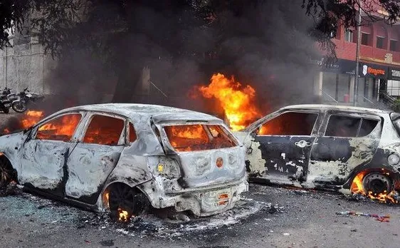 डेरा समर्थकों की भारी हिंसा से उत्तर भारत में चरमराया जनजीवन, 250 ट्रेनें रद्द, पांच राज्यों में हाई अलर्ट