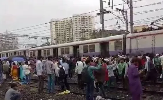 मुंबई: लोकल ट्रेन की 4 बोगियां पटरी से उतरी, 5 घायल