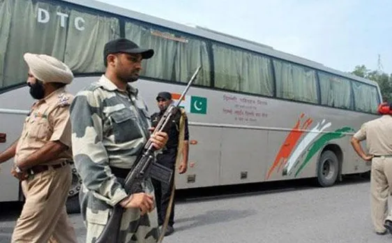 हिंसक हुए राम रहीम के समर्थक, भारत-पाकिस्तान बस सेवा पर लगी रोक