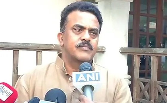 महाराष्ट्र कांग्रेस अध्यक्ष संजय निरुपम अमिताभ बच्चन से मिलने पर अड़े, पुलिस ने हिरासत में लिया