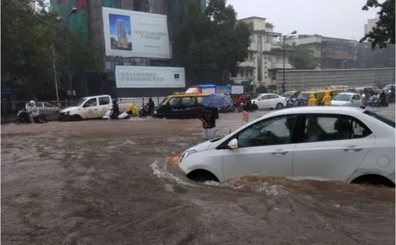 मुबंई बारिश: देवेंद्र फडणवीस का आदेश टोल नाको पर नहीं लगेगा टैक्स