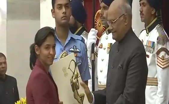 राष्ट्रपति कोविंद ने खेल प्रतिभाओं को किया राष्ट्रीय खेल पुरस्कार से सम्मानित