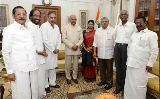 तमिलनाडु संकट: द्रमुक ने की राष्ट्रपति से हस्तक्षेप की मांग, 21 विधायकों के समर्थन वापसी का दावा