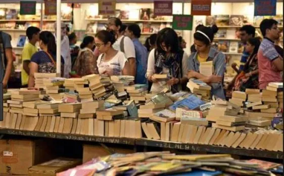 दिल्ली पुस्तक मेला: भारी बारिश में भी उमड़ी किताब प्रेमियों की भीड़