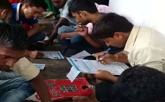 बिहार: शिक्षा व्यवस्था की खुली पोल, परीक्षा में नकल की तस्वीर वायरल
