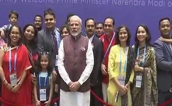 PM मोदी ब्रिक्स सम्मेलन में हिस्सा लेने पहुंचे चीन, भारतीय लोगों से की मुलाकात