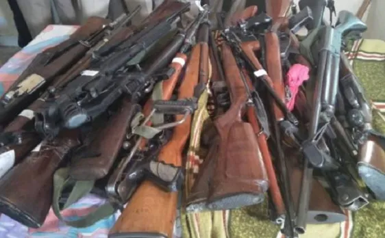 डेरा प्रमुख गुरमीत के आश्रम में मिला हथियारों का जखीरा, पुलिस ने किए जब्त
