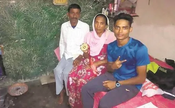 दिल्ली: मिलिए रिक्शा चालक के चैंपियन बेटे से, एथलेटिक्स में तोड़े दो नेशनल रिकॉर्ड