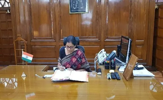 निर्मला सीतारमण ने संभाला रक्षा मंत्री का पदभार, बोलीं- मेरी प्राथमिकता सशस्त्र सेना बल