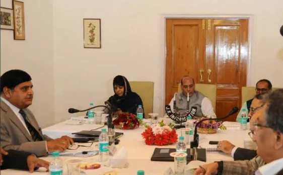 महबूबा से मिले गृह मंत्री राजनाथ, यासीन मलिक गिरफ्तार, नजरबंद किए गए दूसरे अलगाववादी नेता