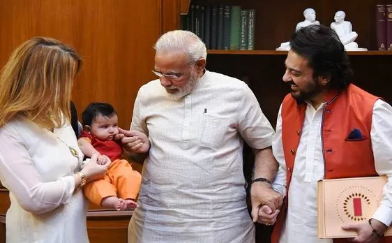 पीएम मोदी ने किया अदनान सामी की बेटी 'मदीना' को दुलार