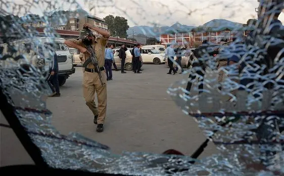 जम्मू-कश्मीर: शोपियां में सेना के साथ मुठभेड़ में दो आतंकी ढेर, एक गिरफ्तार