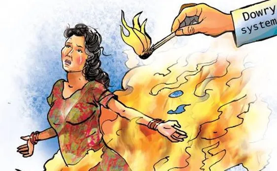 उत्तर प्रदेश: दहेज की लालच में सारी हदें पार, नव विवाहिता को पहले पिलाया पेशाब फिर जलाया जिंदा