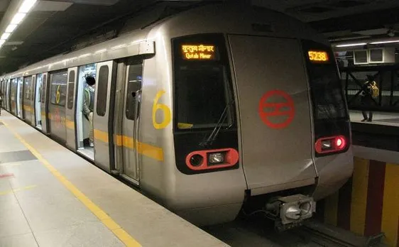 खुले दरवाजे के साथ येलो लाइन पर दौड़ी दिल्ली मेट्रो, करवाई गई खाली