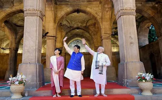 जापान के पीएम शिंज़ो आबे और पीएम मोदी ने सिदी सैय्यद मस्जिद का किया दीदार