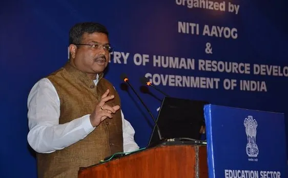 पेट्रोल की बढ़ती कीमतों पर धर्मेंद्र प्रधान ने पल्ला झाड़ा, कहा- GST ही एक मात्र उपाय