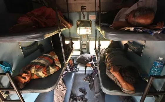 रेलवे के नए नियम से ट्रेनों में उड़ जाएगी आपकी नींद, सोने के घंटे हुए कम