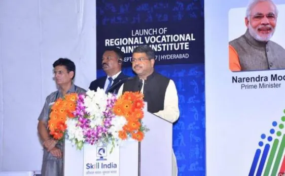 सरकार का आश्वासन, दिवाली तक पेट्रोल-डीजल की कीमतों में आ सकती है कमी