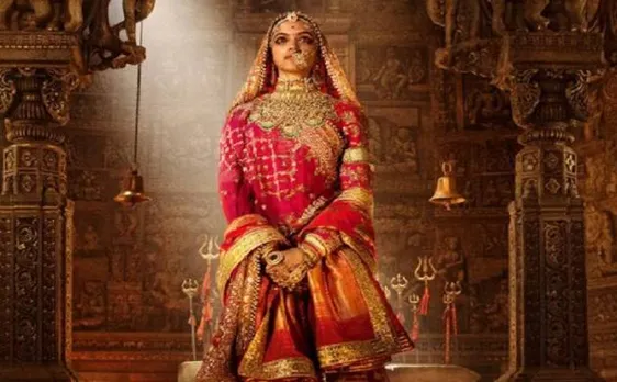 #FIRSTLOOK: रानी 'पद्मावती' ने दी दस्तक, दीपिका पादुकोण का लुक देख दंग रह जाएंगे