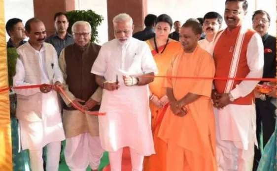 वाराणसी में बोले मोदी, हम ऐसे पीएम जो खुद शिलान्यास करते हैं और खुद ही उद्घाटन भी