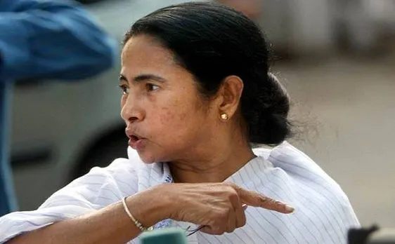 नरम पड़े ममता के तेवर, मूर्ति विसर्जन पर हाई कोर्ट के फैसले के खिलाफ SC नहीं जाएगी बंगाल सरकार