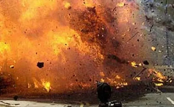 जम्मू-कश्मीर: सीआरपीएफ कैंप पर ग्रेनेड से हमला, साथियों को बचाने सुरक्षकर्मी ने लगाई जान दांव पर