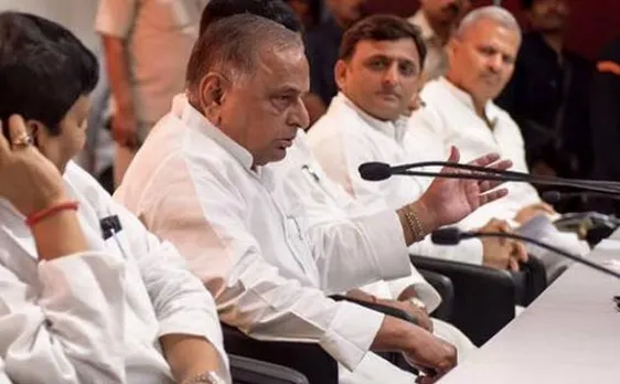 मुलायम सिंह नहीं छोड़ेंगे समाजवादी पार्टी, कहा- मेरा आशीर्वाद अखिलेश यादव के साथ
