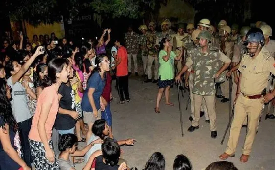 BHU हिंसा मामले में शुरु हुई कार्रवाई, क्राइम ब्रांच ने पूर्व प्रॉक्टर समेत 20 को किया तलब