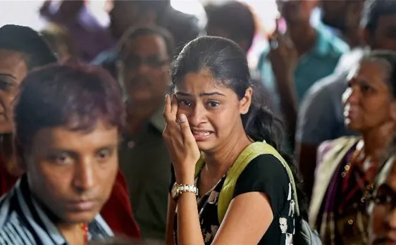 मुंबई भगदड़: पिता से बेटी के आखिरी शब्द, 'पापा आप आगे जाइए, मैं आ जाऊंगी'