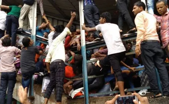 मुंबई हादसे पर फिल्मी सितारों ने दुख जताया, व्यवस्था पर उठाए सवाल