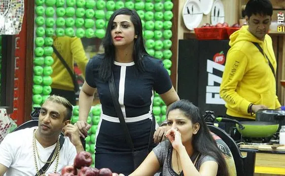 Bigg Boss 11: सपना चौधरी और जुबेर के बीच पहले दिन तीखी बहस, पड़ोसियों के टास्क से चिढ़े घरवाले