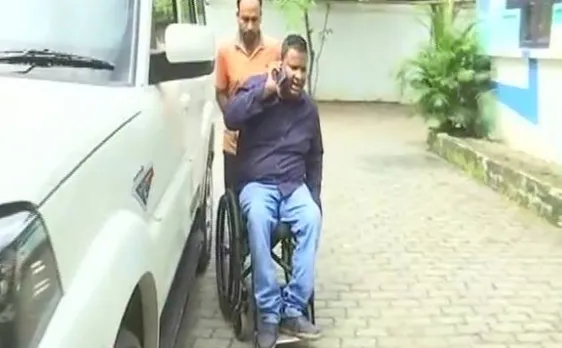 गुवाहाटी: राष्ट्रगान के दौरान नहीं खड़ा हो पाया दिव्यांग, लोगों ने कहा- 'पाकिस्तानी'