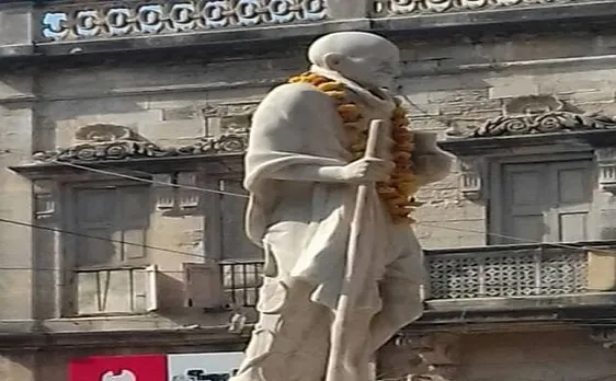 गुजरात: पोरबंदर में महात्मा गांधी की प्रतिमा से चश्मा ग़ायब