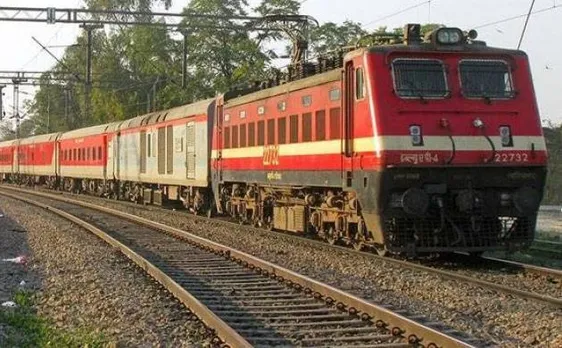 बेंगलुरु: सेल्फी ने ली तीन लोगों की जान,  ट्रैक पर आ रही ट्रैन ने रौंदा