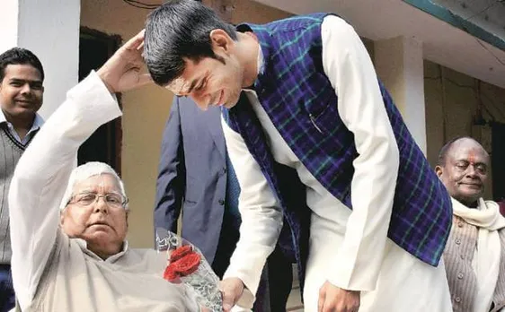 लालू के बेटे तेज प्रताप ने नीतीश से पूछा, क्या संघ जैसे हाफ पैंट भी पहनेंगे